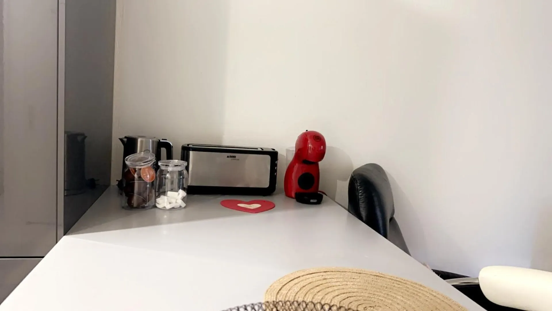אביניון Joli Appartement Au Coeur De La Ville 0*,  צרפת